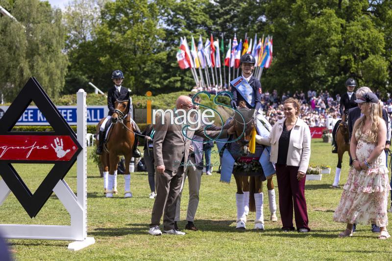 dressage PrizeGiving_Hamburg_20240512_SS350484.jpg